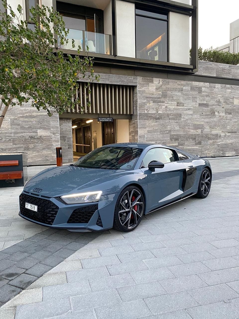 AUDI R8 V10 Coupe - Image 2