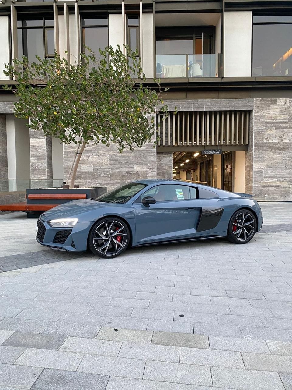 AUDI R8 V10 Coupe - Image 9