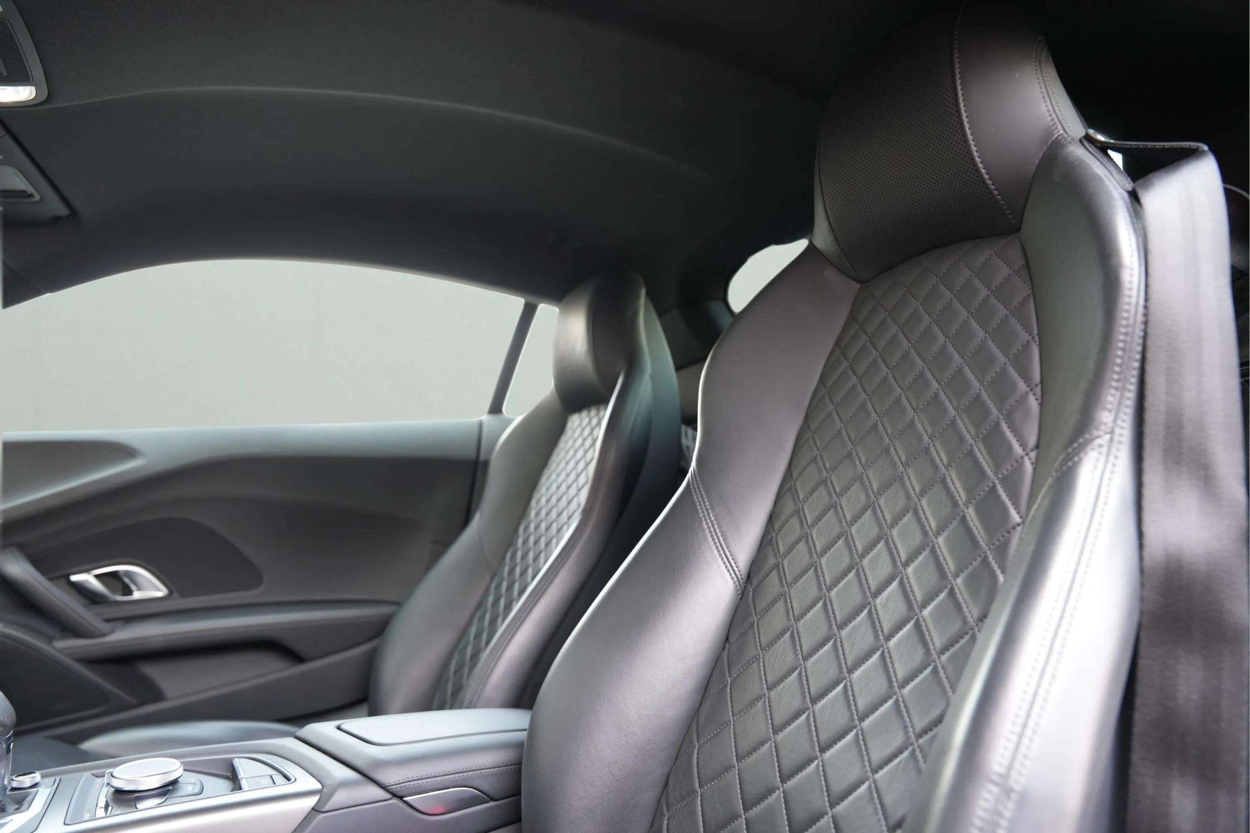 AUDI R8 V10 Coupe - Image 6