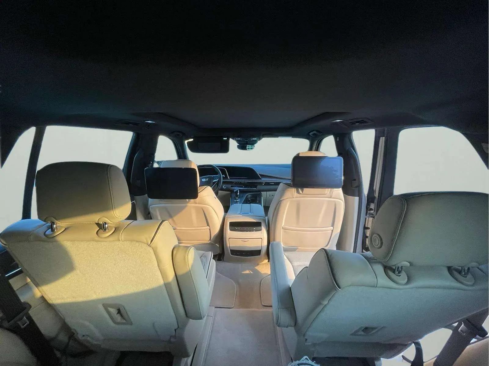 CADILLAC Escalade - Image 9