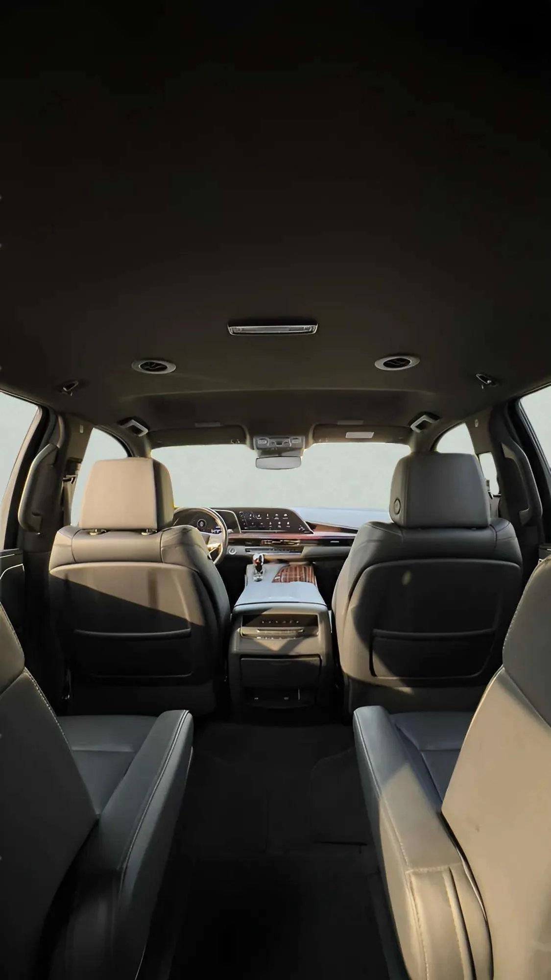 CADILLAC Escalade - Image 7