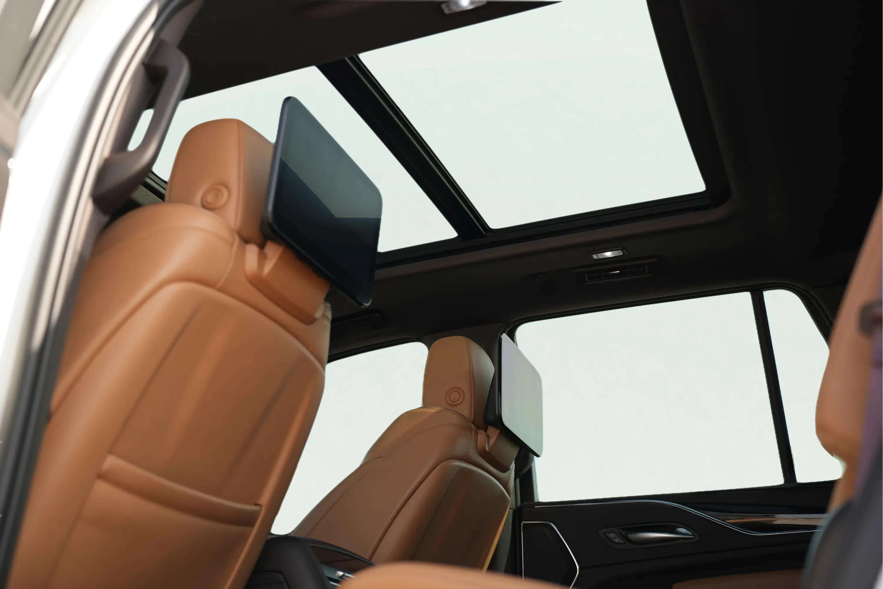 CADILLAC Escalade - Image 8