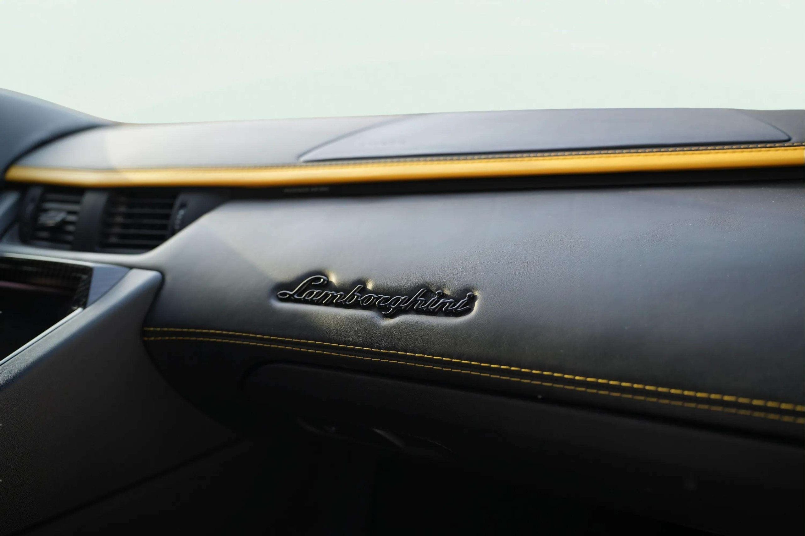 LAMBORGHINI Aventador S - Image 4