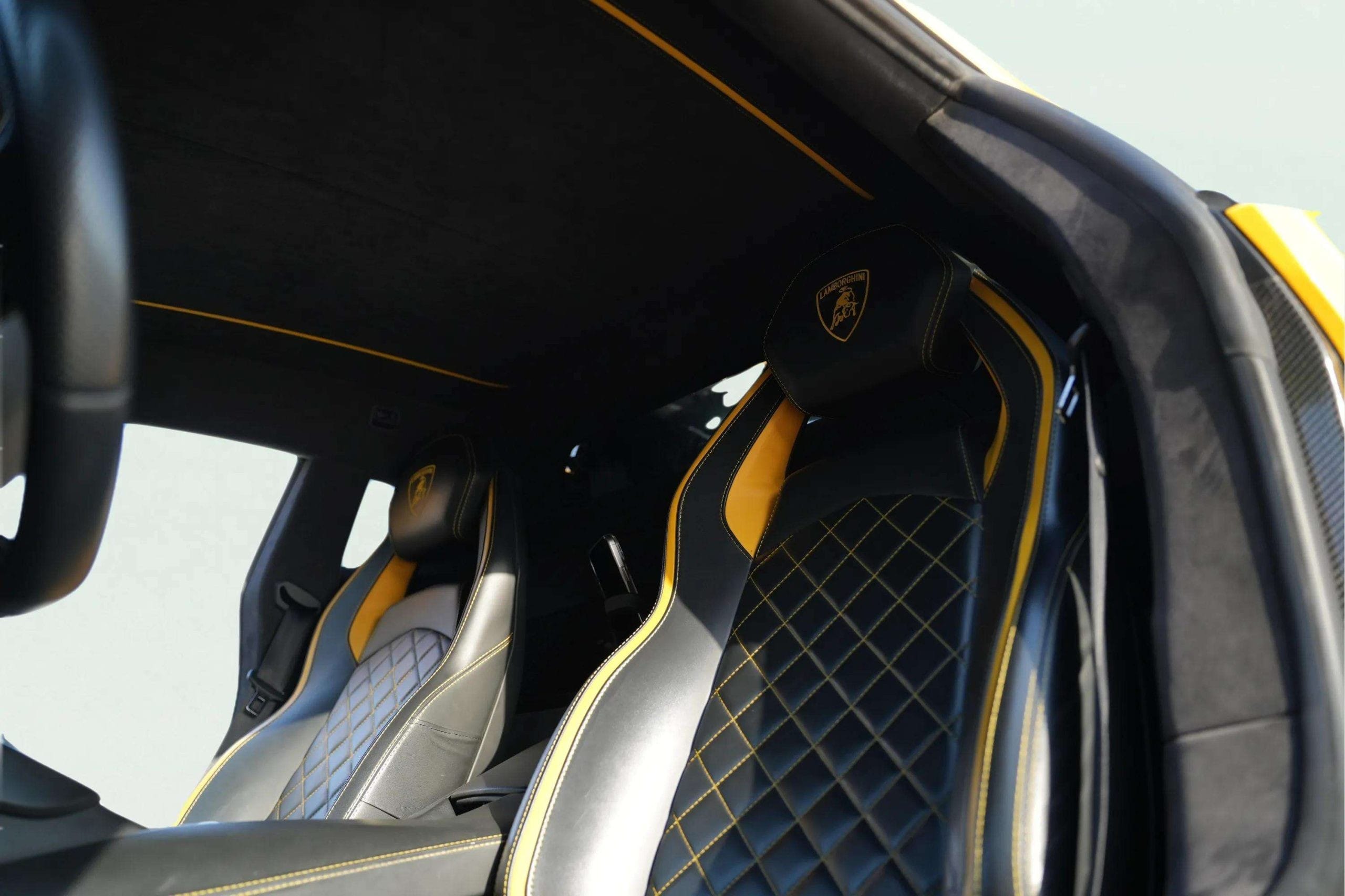 LAMBORGHINI Aventador S - Image 3