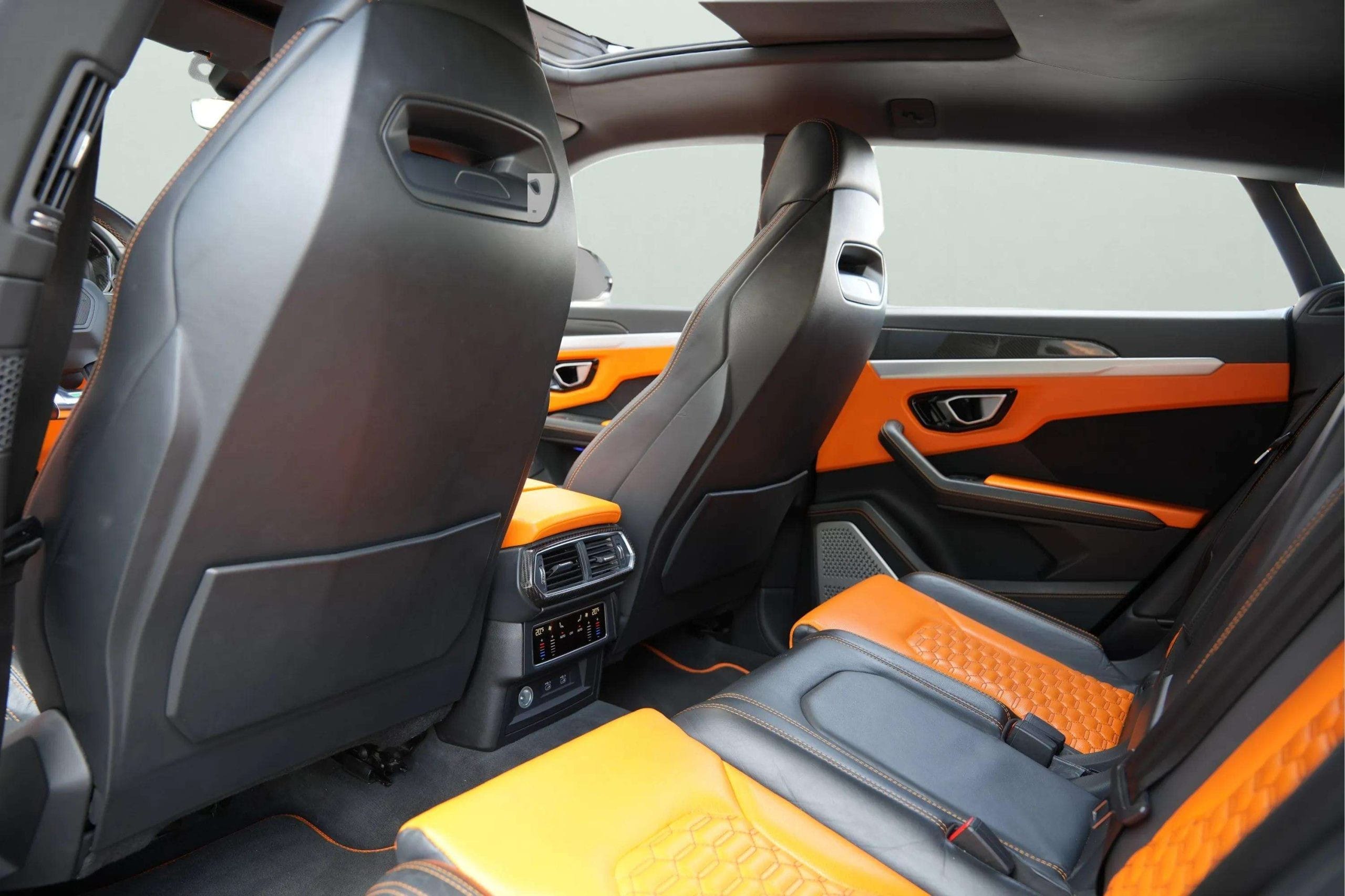 LAMBORGHINI Urus - Image 6