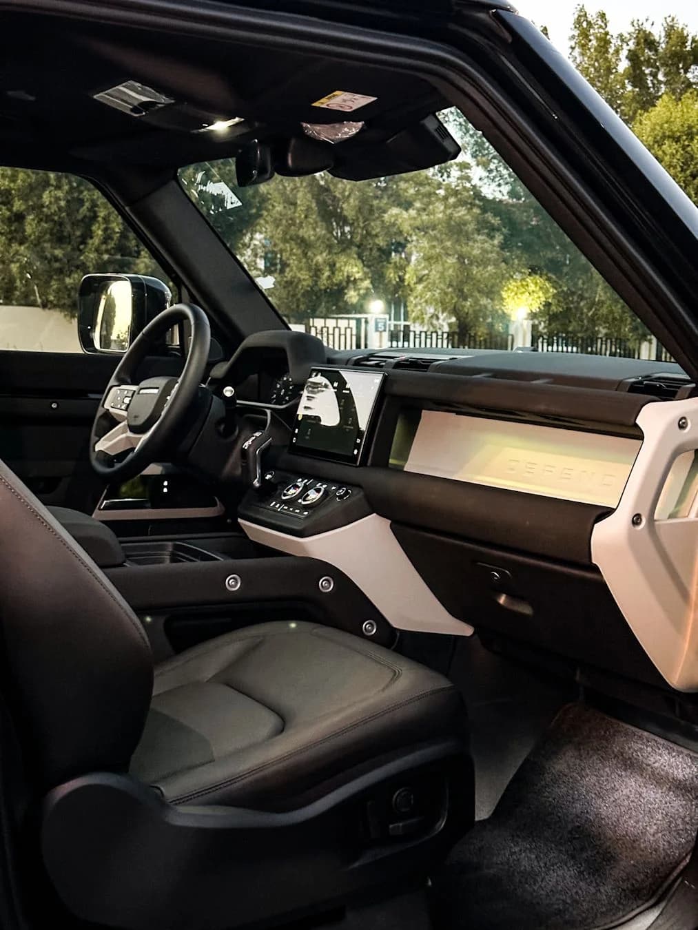 Land Rover Defender - Image 4