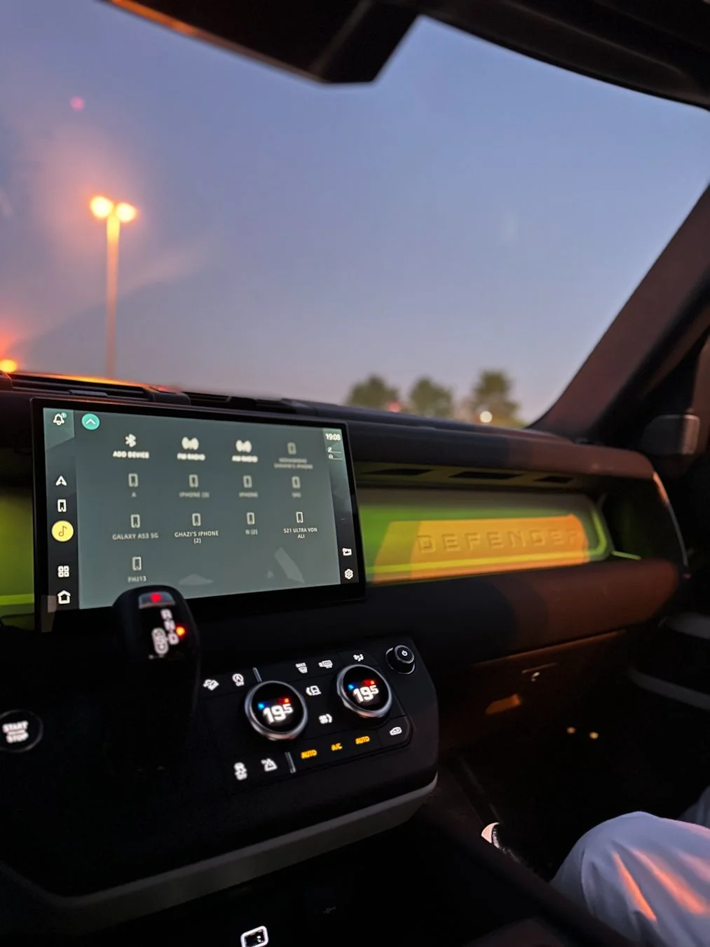 Land Rover Defender - Image 5