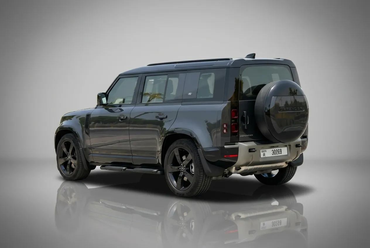 Land Rover Defender - Image 4