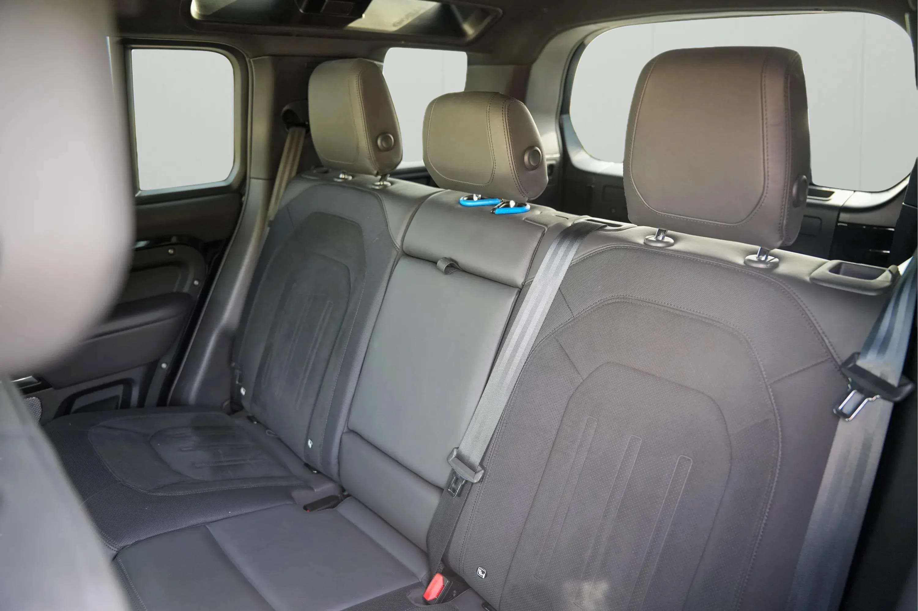 Land Rover Defender V8 - Image 5