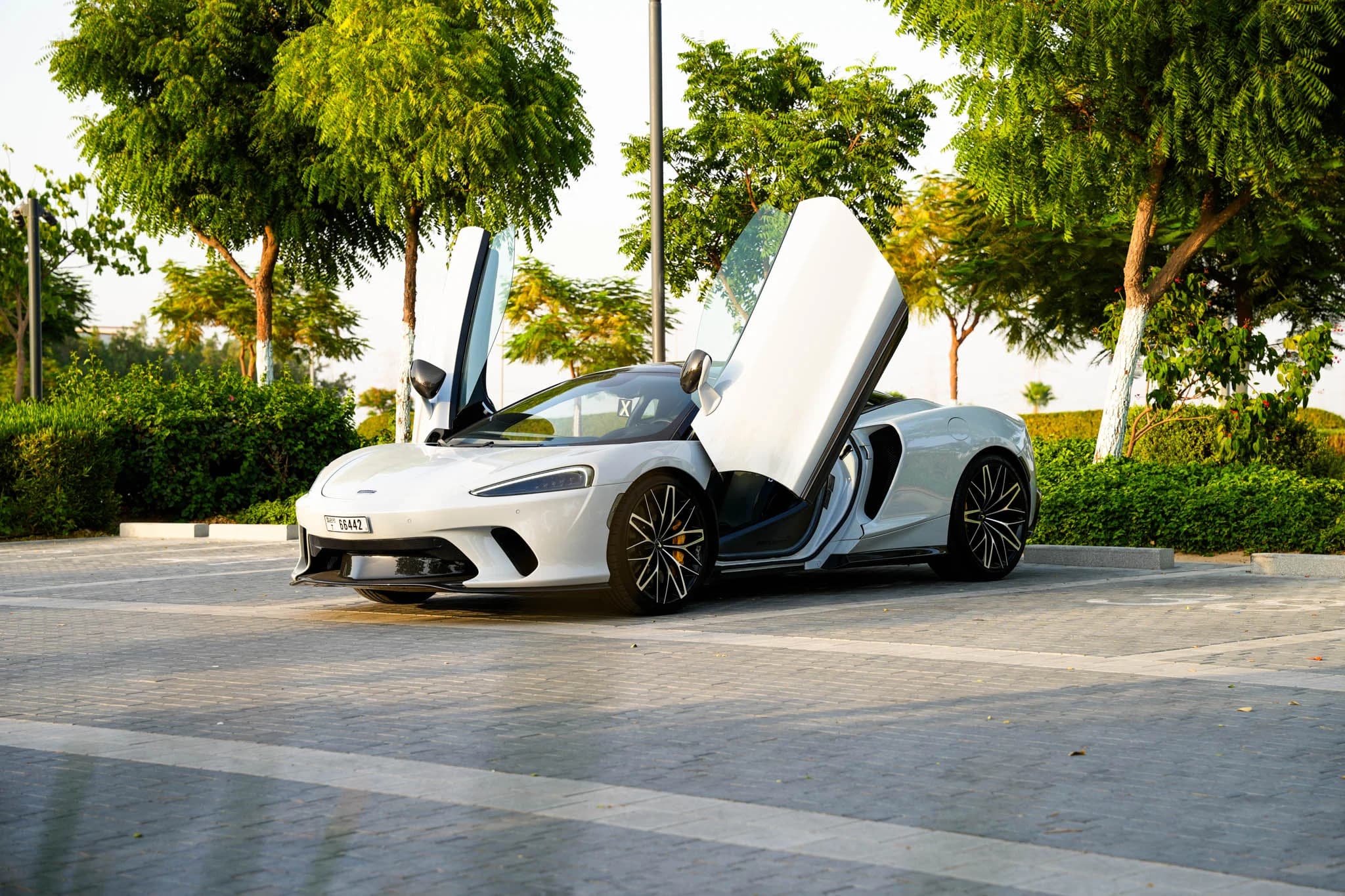 MCLAREN Artura - Image 2