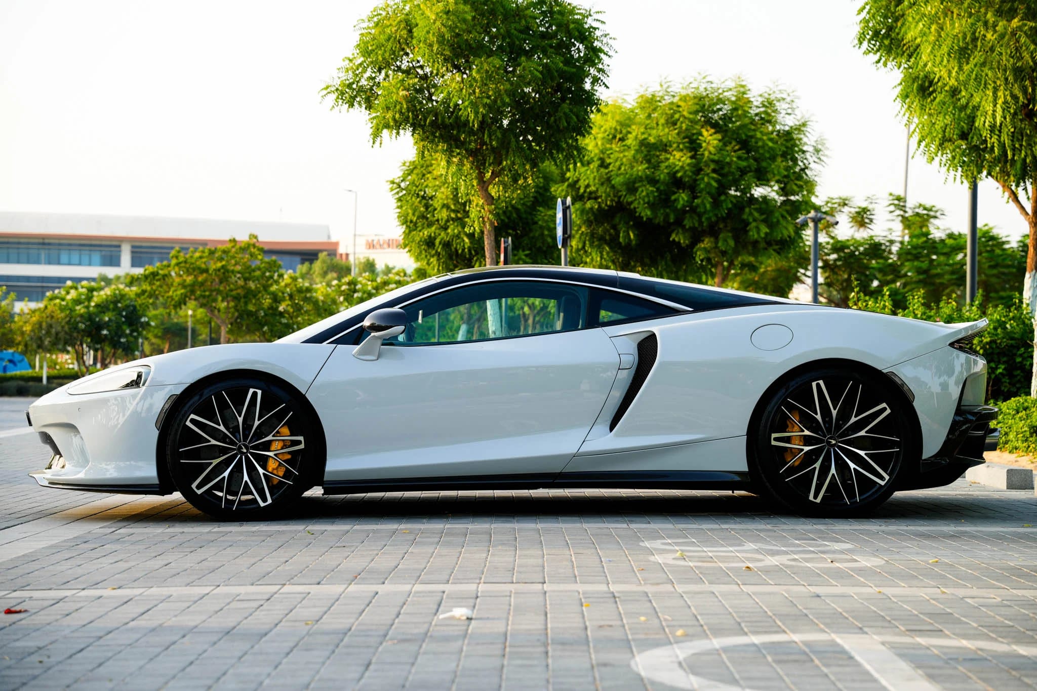 MCLAREN Artura - Image 6