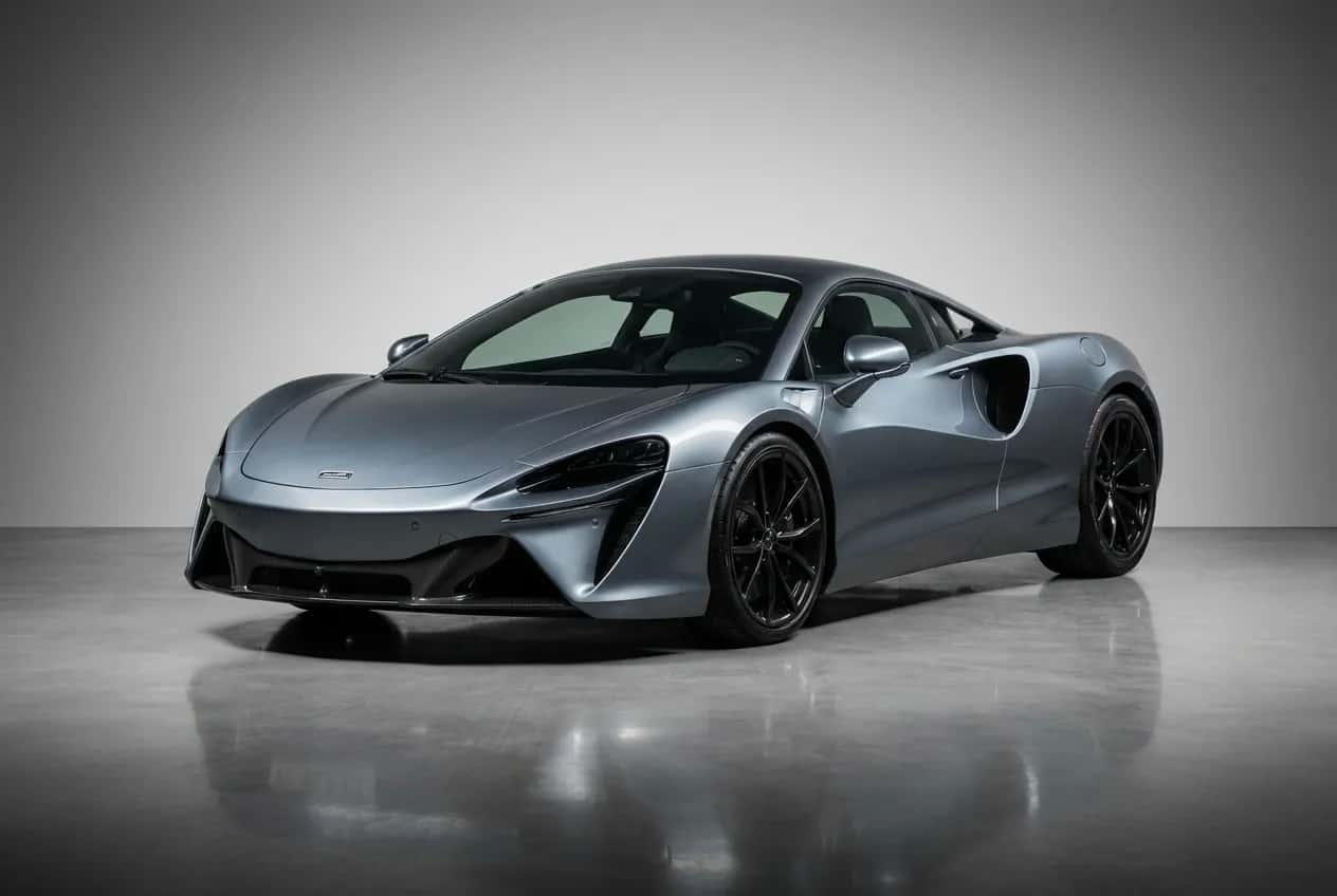 MCLAREN Artura - Image 1