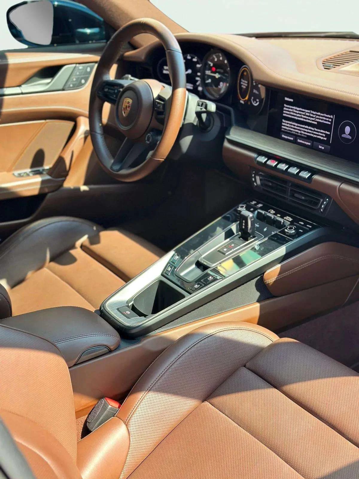 PORSCHE 911 GTS - Image 7