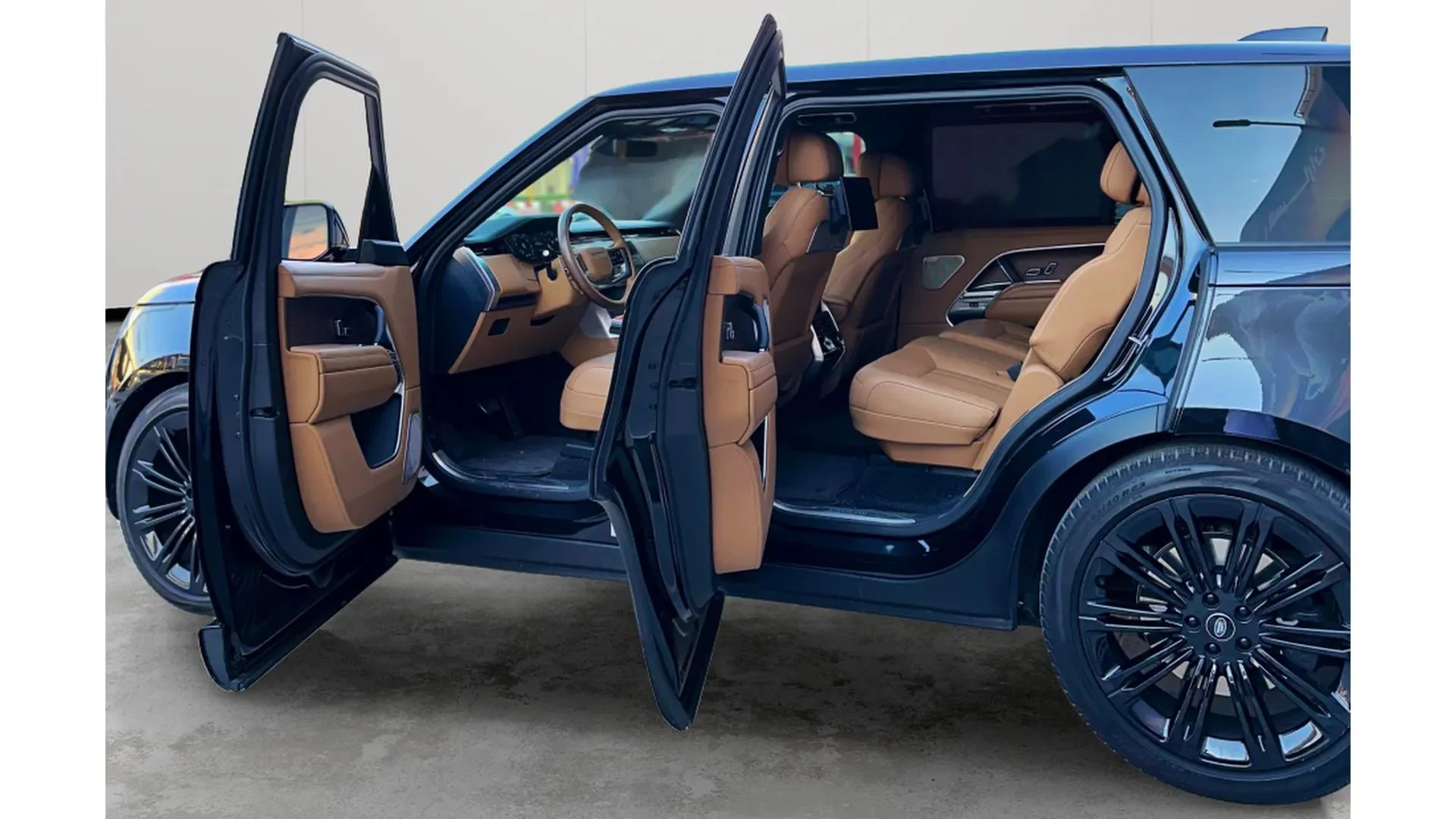 Range Rover 7 Seats - Image 4