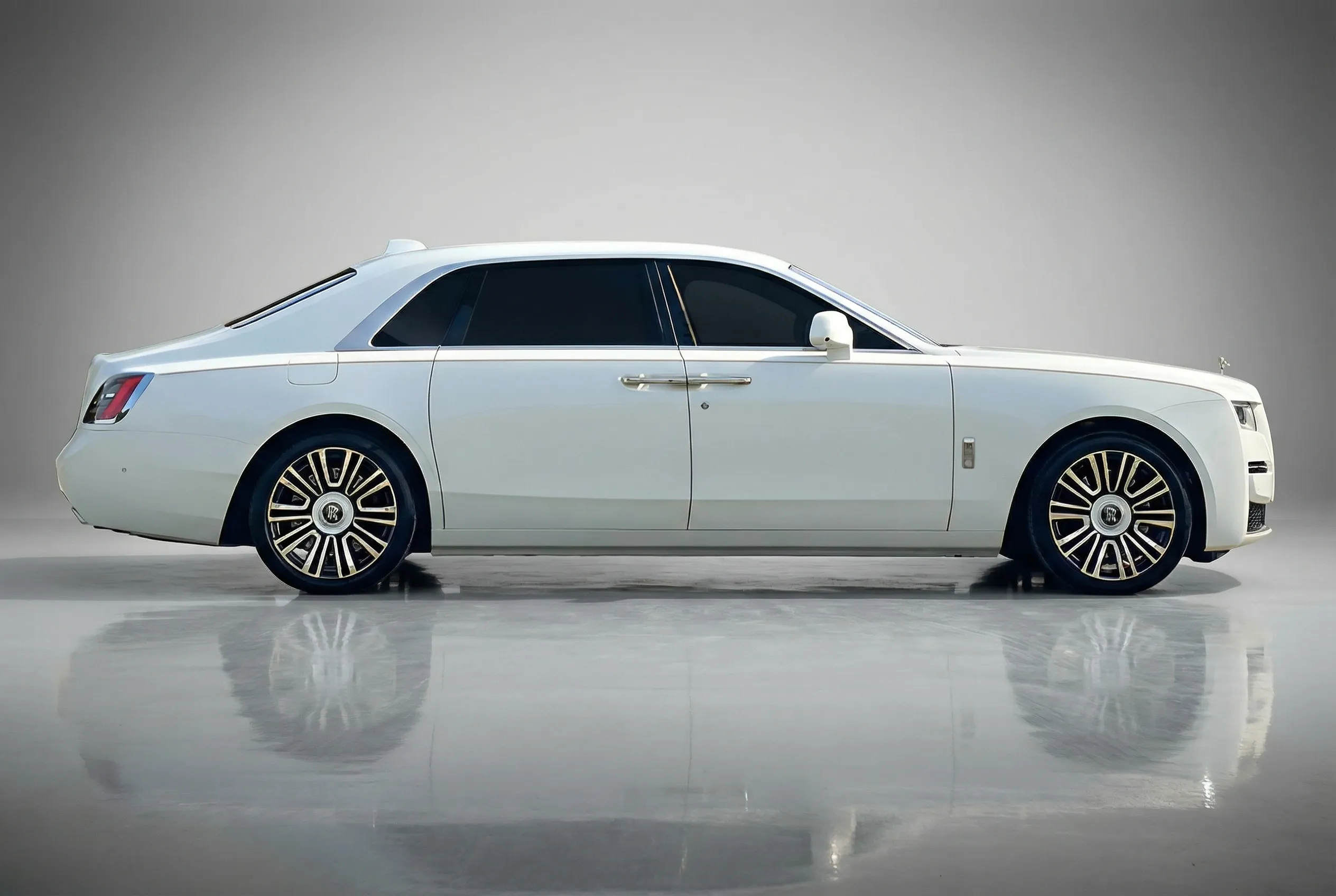 ROLLSROYCE Ghost - Image 2